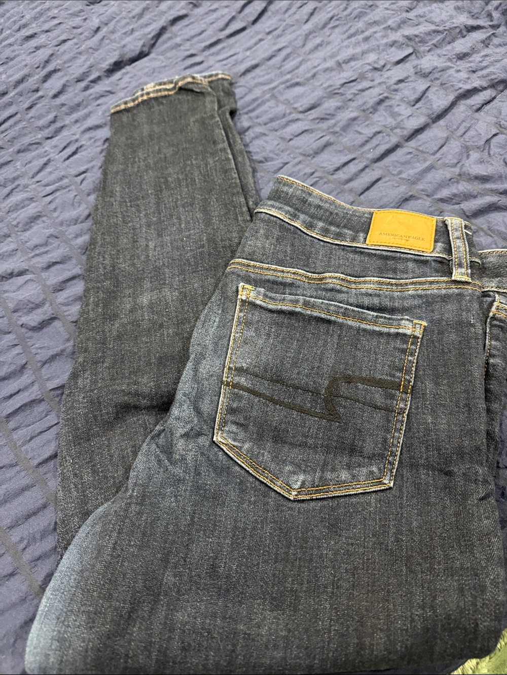 American Eagle Outfitters women’s dark wash Skinny Jeans